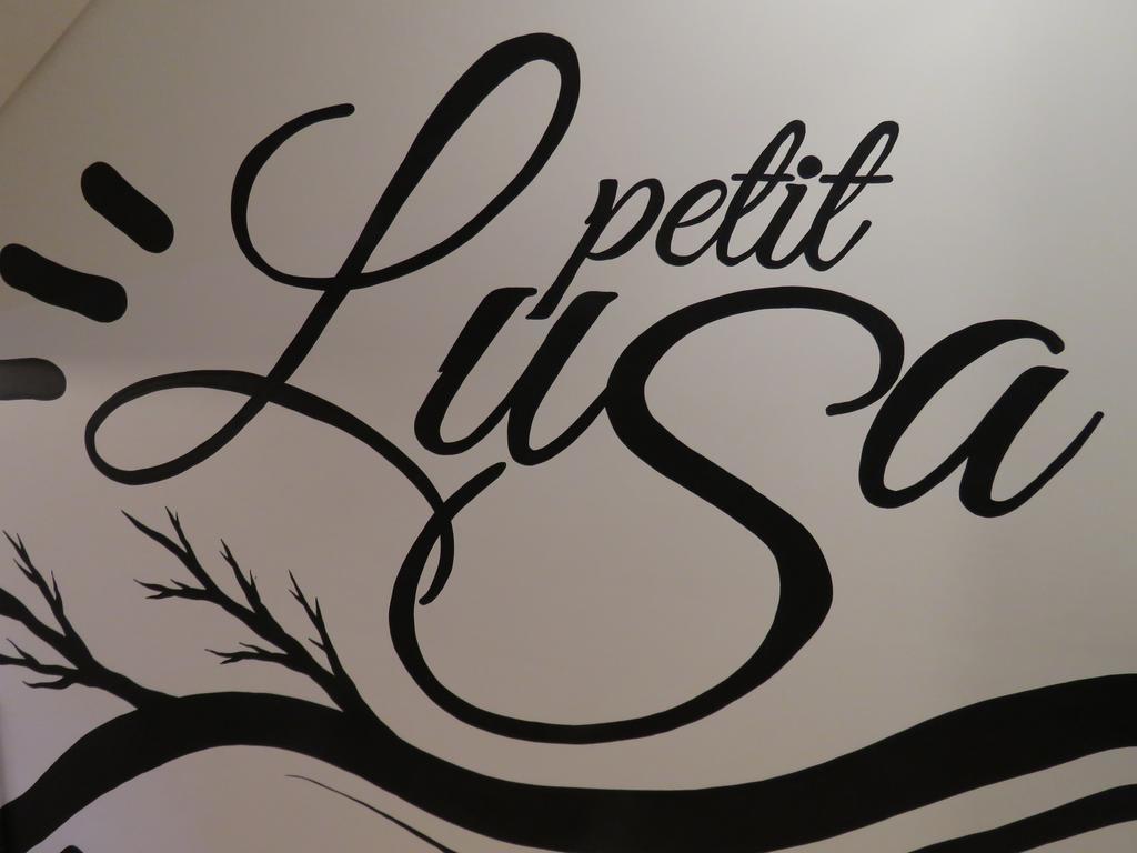 Hostel Petit Lusa Lissabon Exterior foto