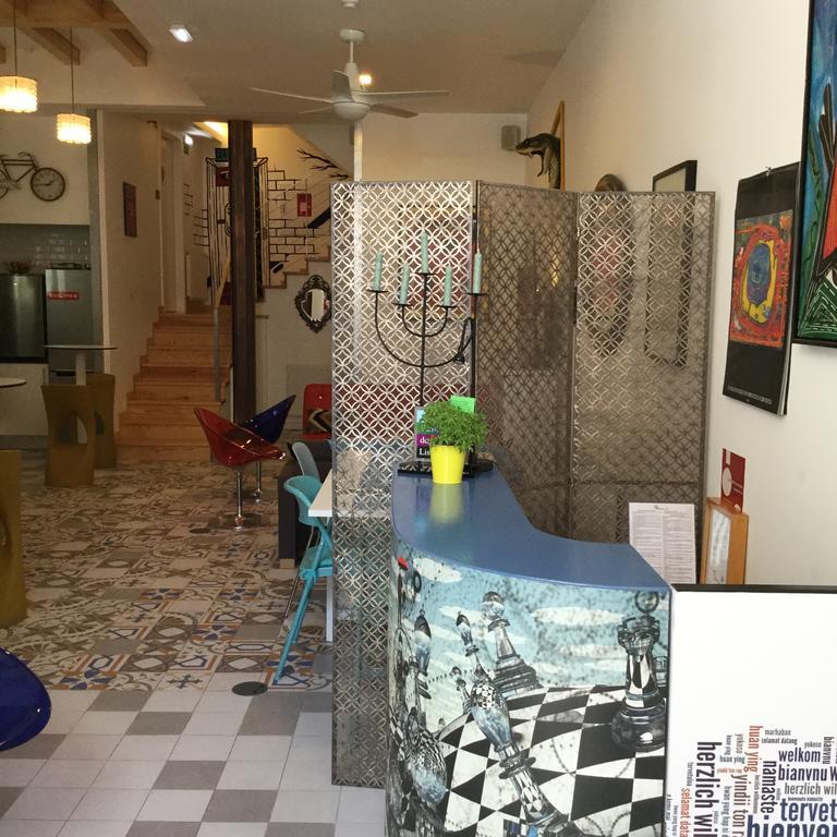 Hostel Petit Lusa Lissabon Exterior foto