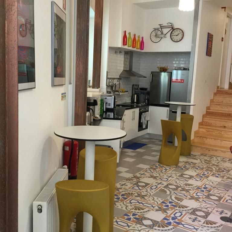 Hostel Petit Lusa Lissabon Exterior foto
