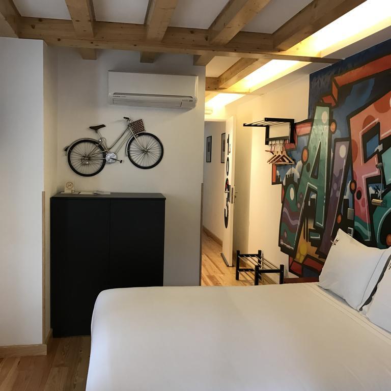 Hostel Petit Lusa Lissabon Exterior foto