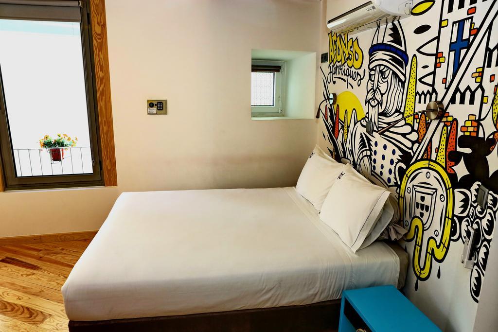 Hostel Petit Lusa Lissabon Exterior foto