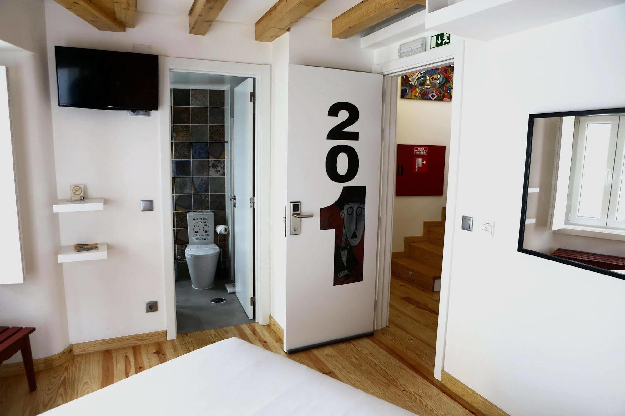 Hostel Petit Lusa Lissabon Exterior foto